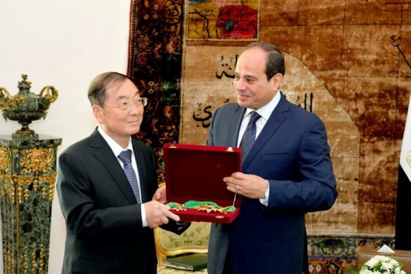 Egyptian President Sisi Awarded the Ambassador Song Aiguo First-class Republic Medal